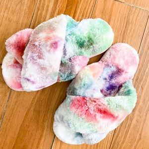 Plush tie dye cozy slippers!